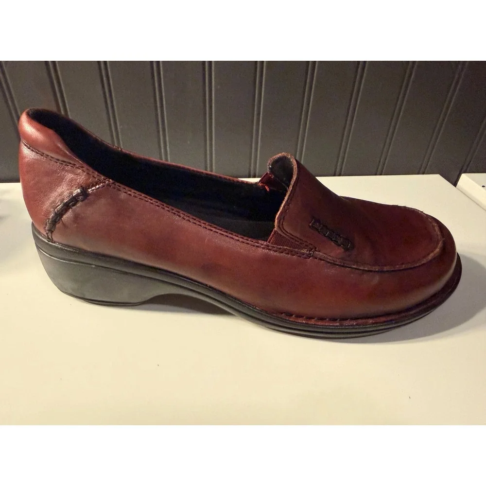 Clark's burgundy  women' platform shoes